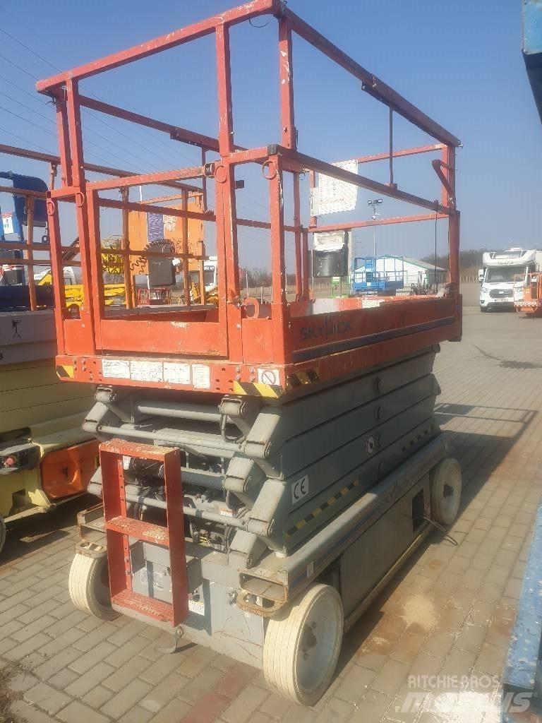 SkyJack SJ III 4632 رافعات مقصية الشكل