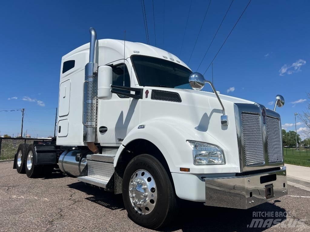 Kenworth T 880 وحدات الجر