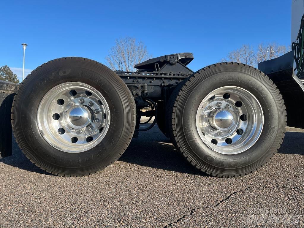 Kenworth T 880 وحدات الجر