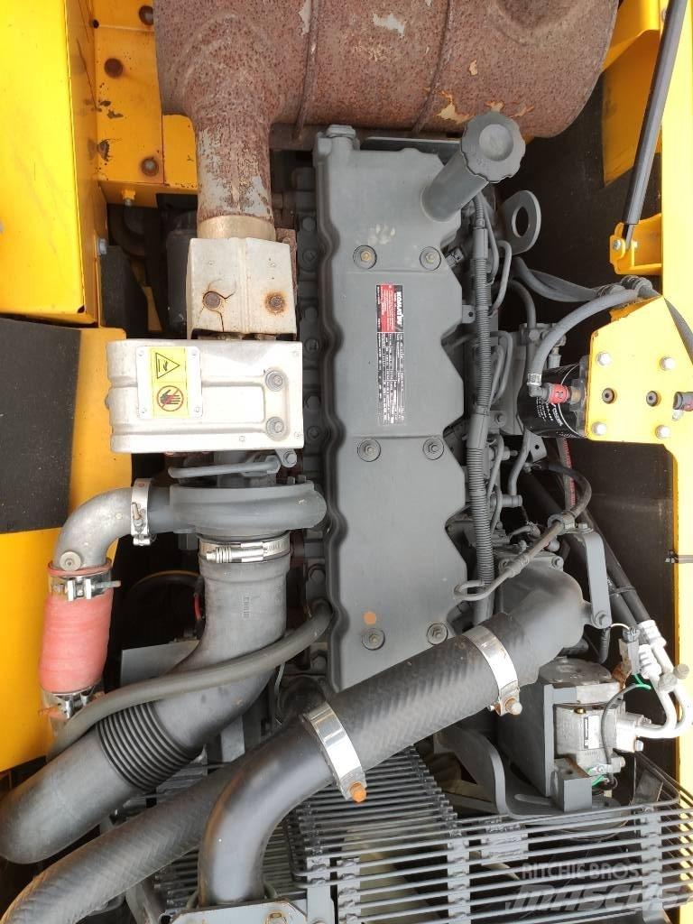 Komatsu PC 200 LC-8L حفارات زحافة