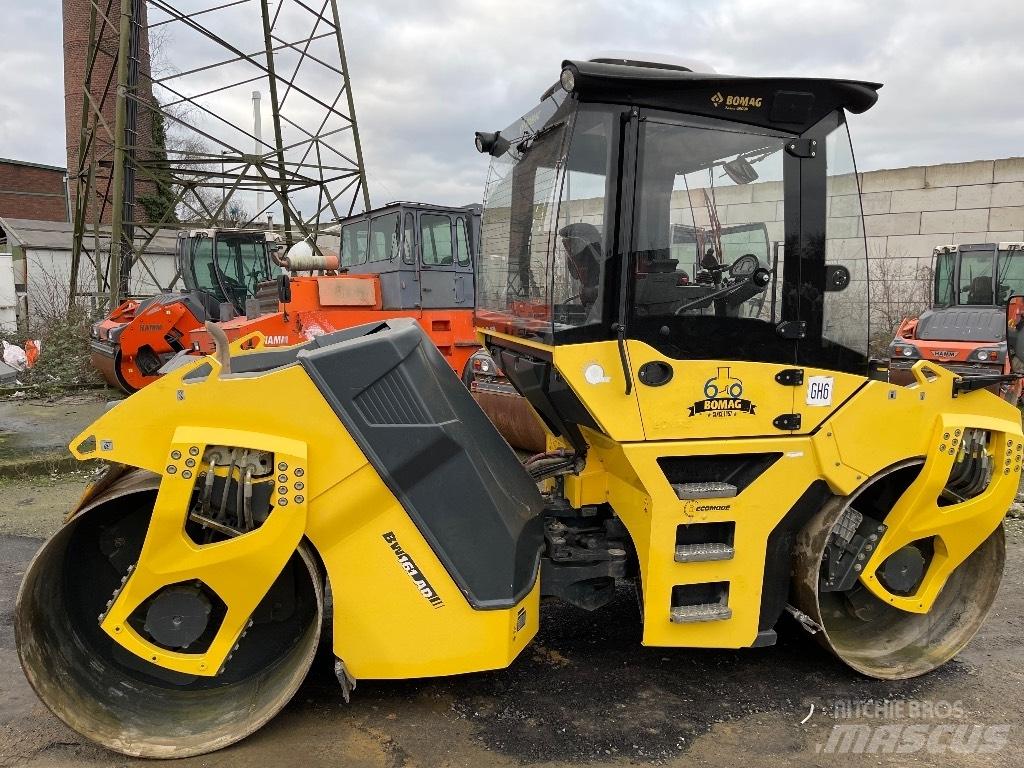 Bomag 161AD-5 مداحل ثنائية الاسطوانة