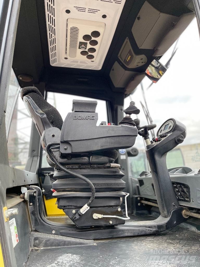 Bomag 161AD-5 مداحل ثنائية الاسطوانة