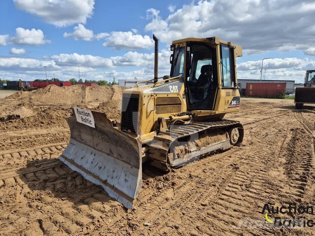 CAT D 4 G بلدوزرات مجنزرة