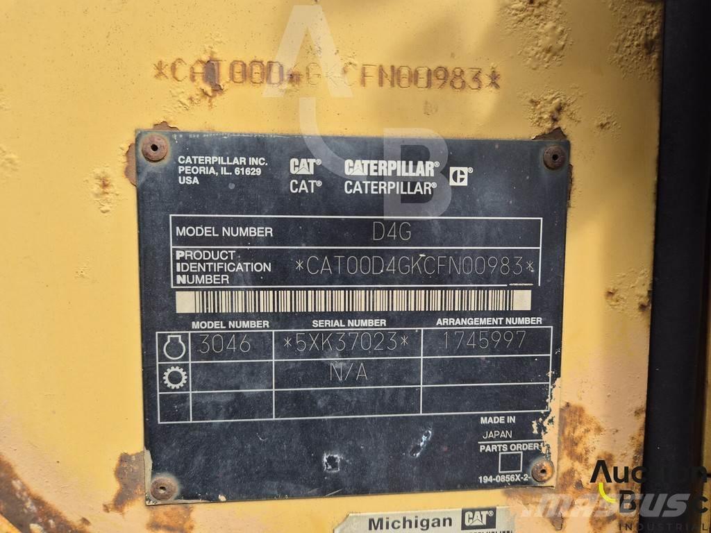 CAT D 4 G بلدوزرات مجنزرة