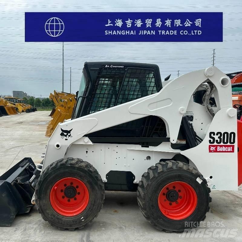 Bobcat S 300 لوادر انزلاقية التوجيه