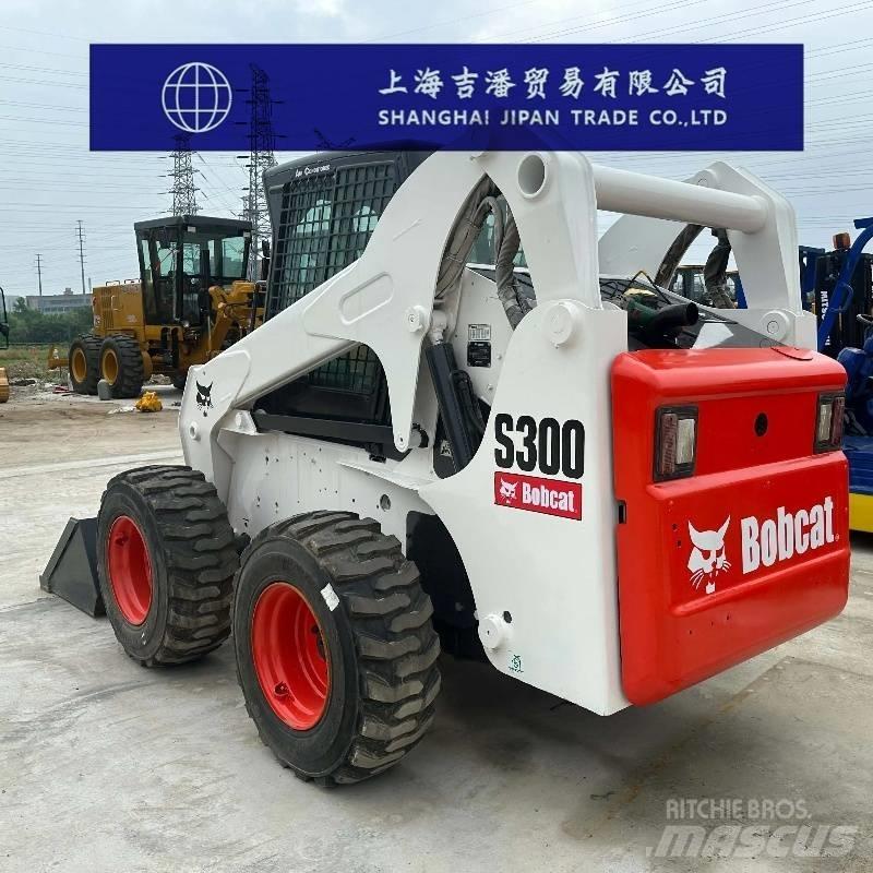 Bobcat S 300 لوادر انزلاقية التوجيه