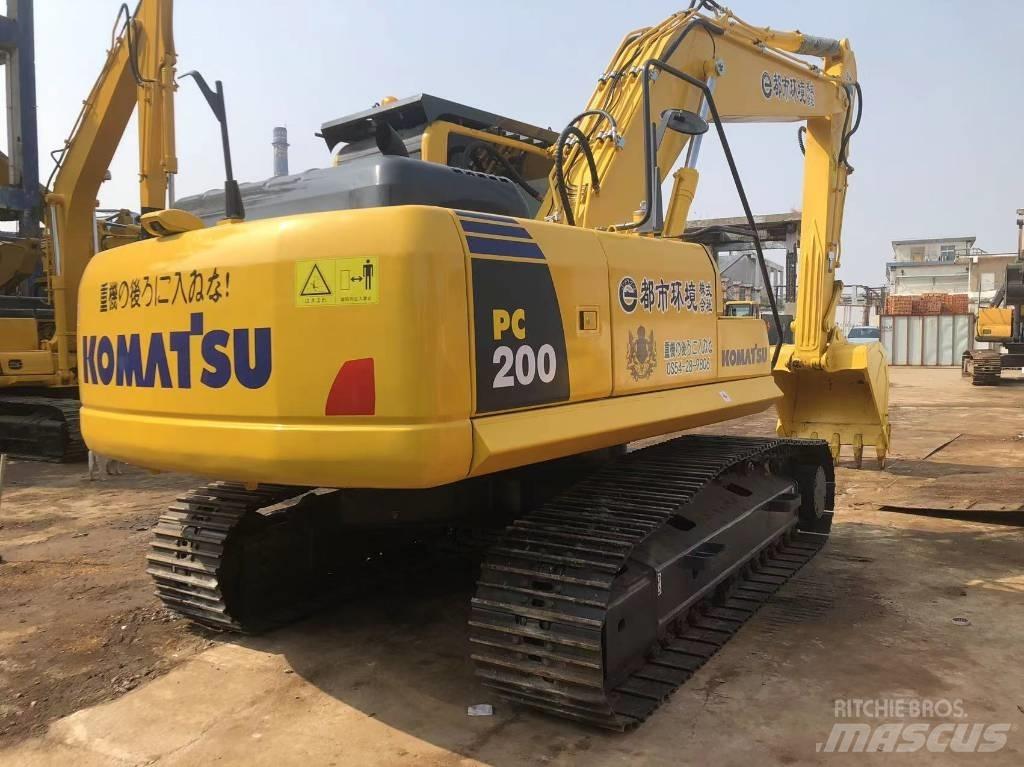 Komatsu PC 220-8 حفارات زحافة