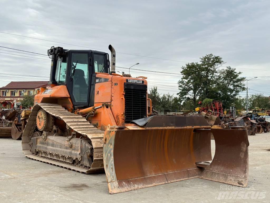CAT D 6 N LGP بلدوزرات مجنزرة