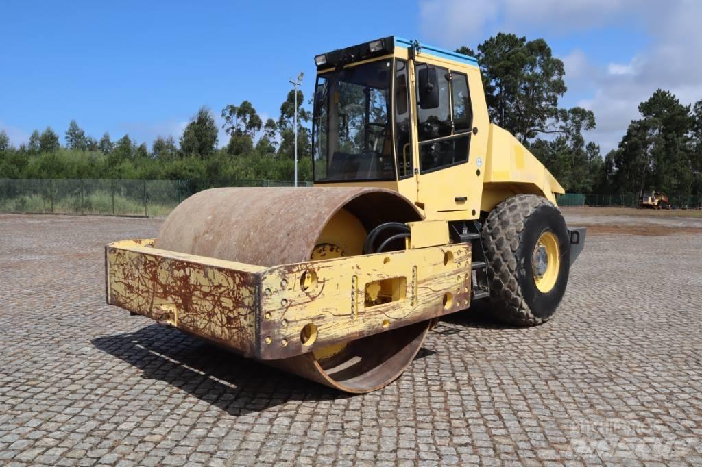 Bomag BW 219 DH-3 مداحل أحادية الأسطوانة