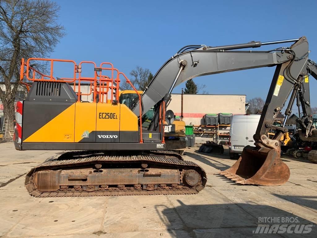 Volvo EC 250 EL حفارات زحافة