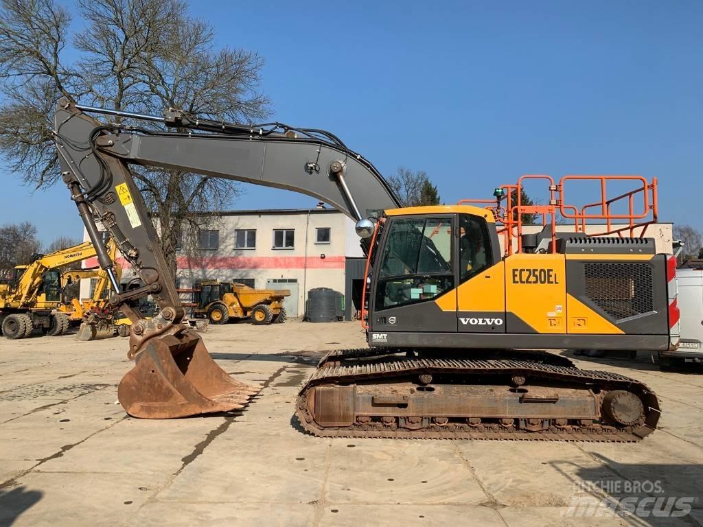 Volvo EC 250 EL حفارات زحافة