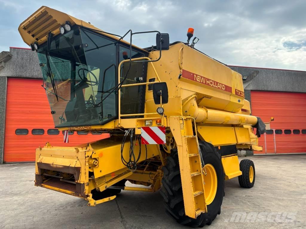 New Holland TX 32 حصادات