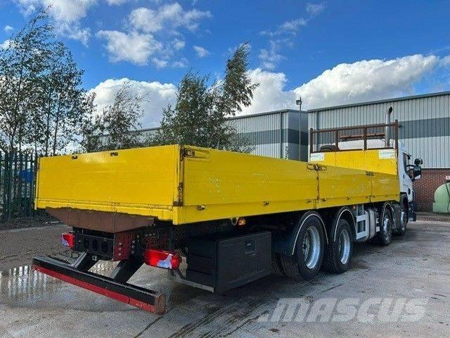 Scania P 320 شاحنات مسطحة/مفصلية الجوانب