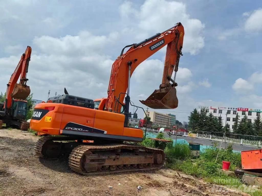 Doosan DX 300 حفارات زحافة