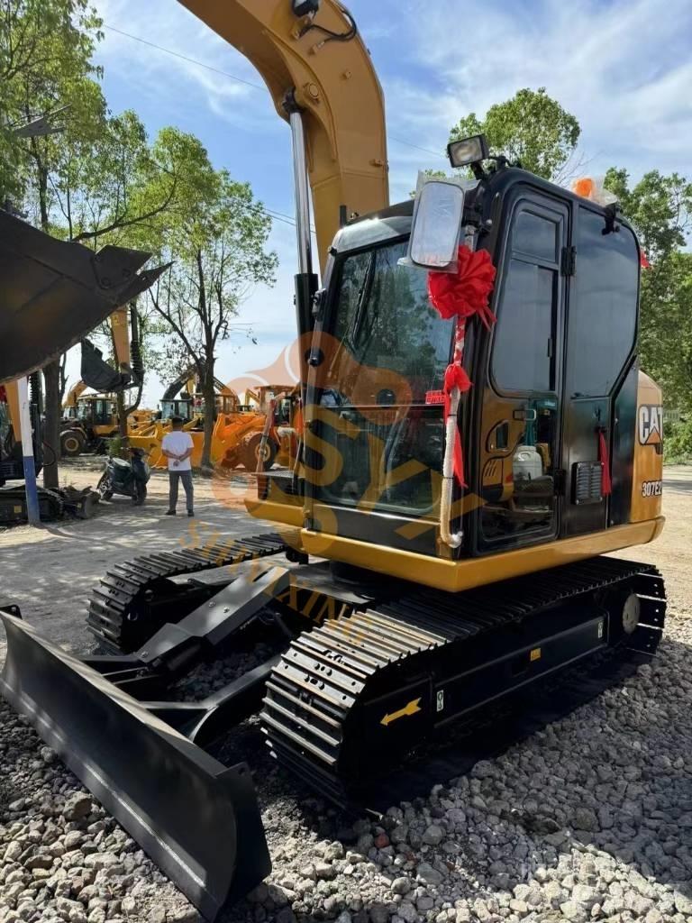 CAT 307 E حفارات وسط 7 طن - 12 طن