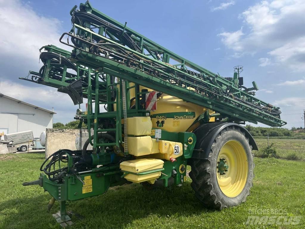John Deere 840 i الرشاشات
