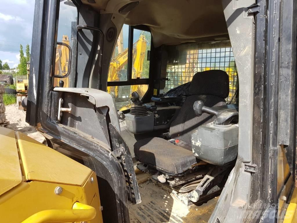 CAT D 7 E LGP بلدوزرات مجنزرة