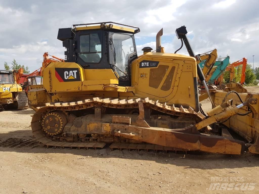 CAT D 7 E LGP بلدوزرات مجنزرة