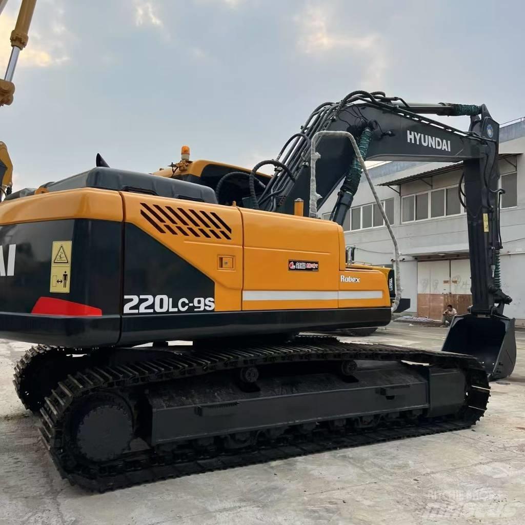 Hyundai 220LC-9S حفارات وسط 7 طن - 12 طن