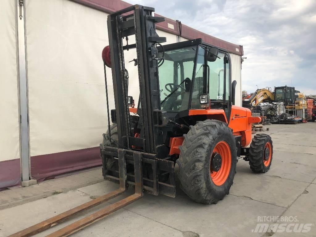 JCB 930-4 شاحنات الطرق الوعرة