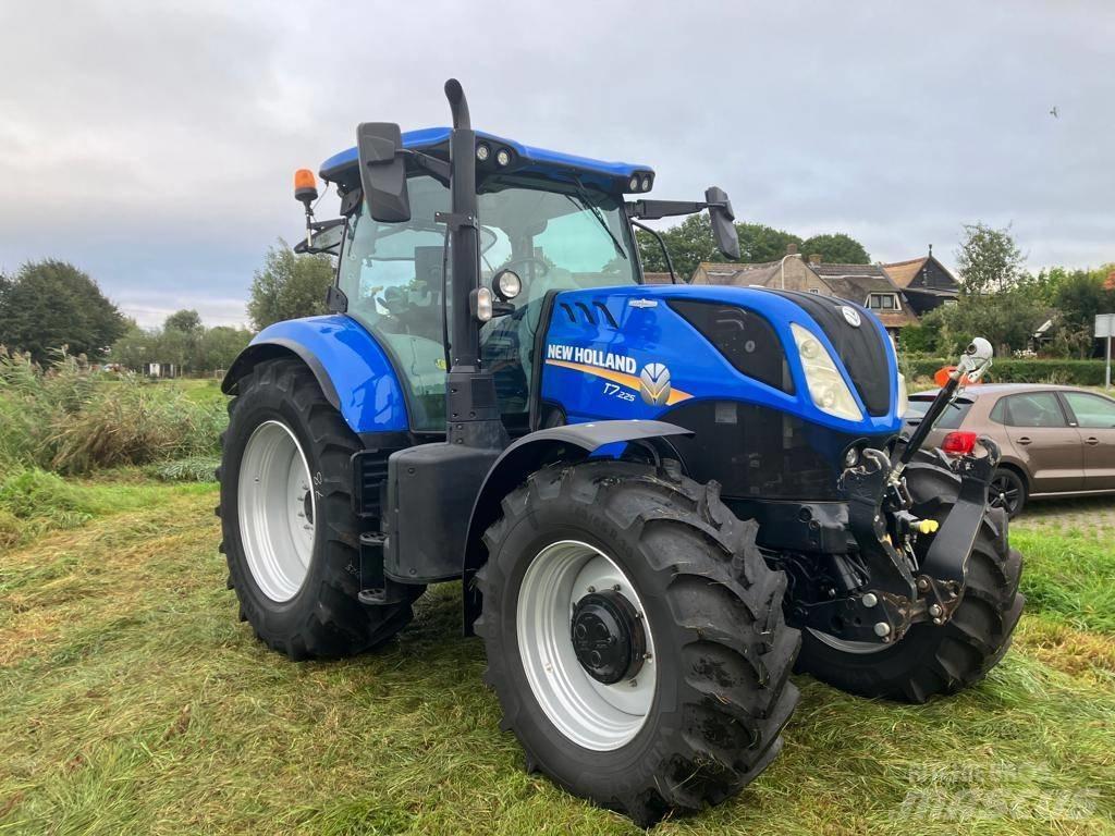 New Holland T7.225 الجرارات