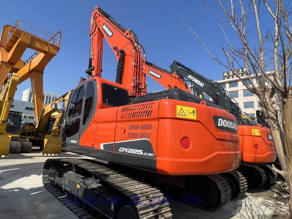 Doosan DX 225 LCA حفارات زحافة