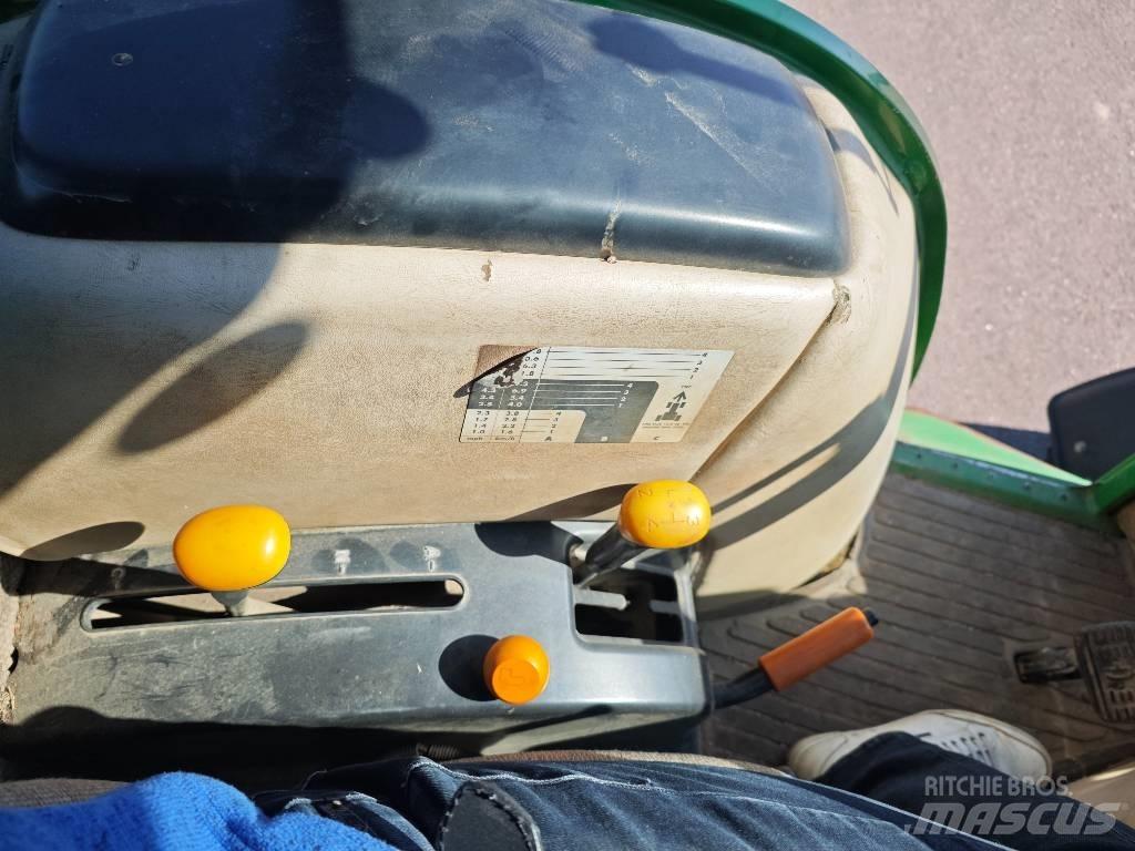 John Deere 4520 جرارات مدمجة