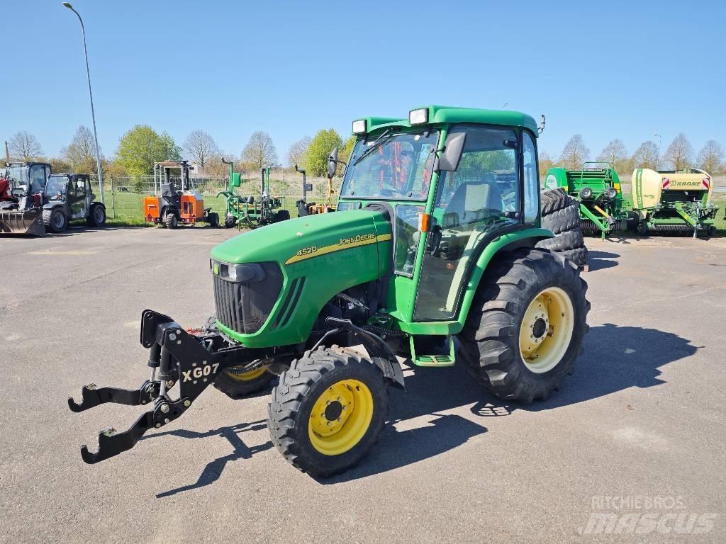 John Deere 4520 جرارات مدمجة