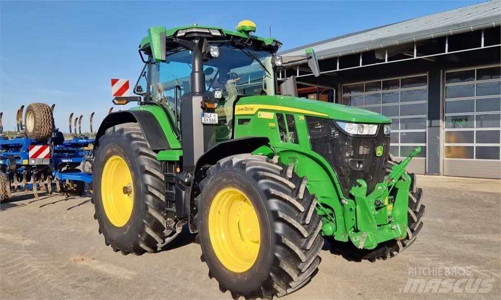 John Deere 7R 330 الجرارات