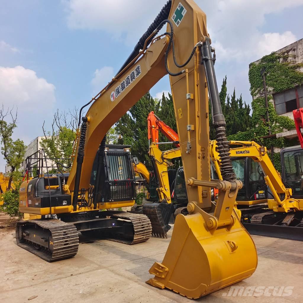 CAT 320 D2 حفارات زحافة