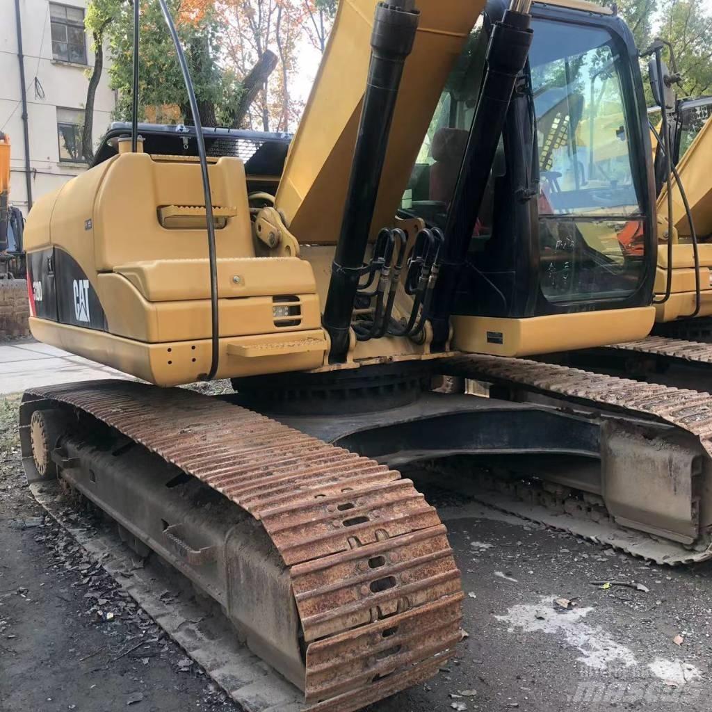 CAT 320 D حفارات زحافة
