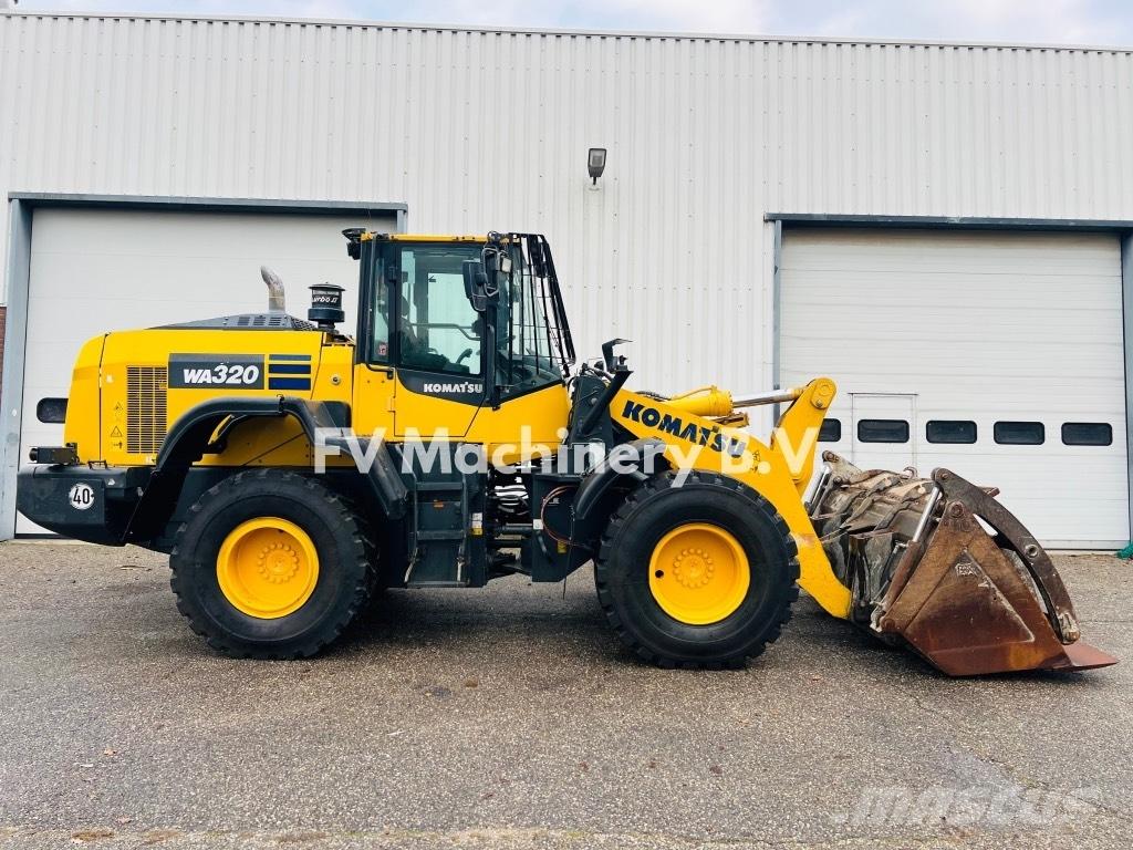 Komatsu WA320 لوادر بعجل