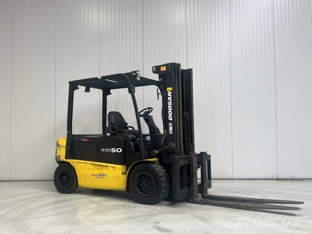 Doosan B50X-5 شاحنات ذات رافعات شوكية تعمل بالكهرباء