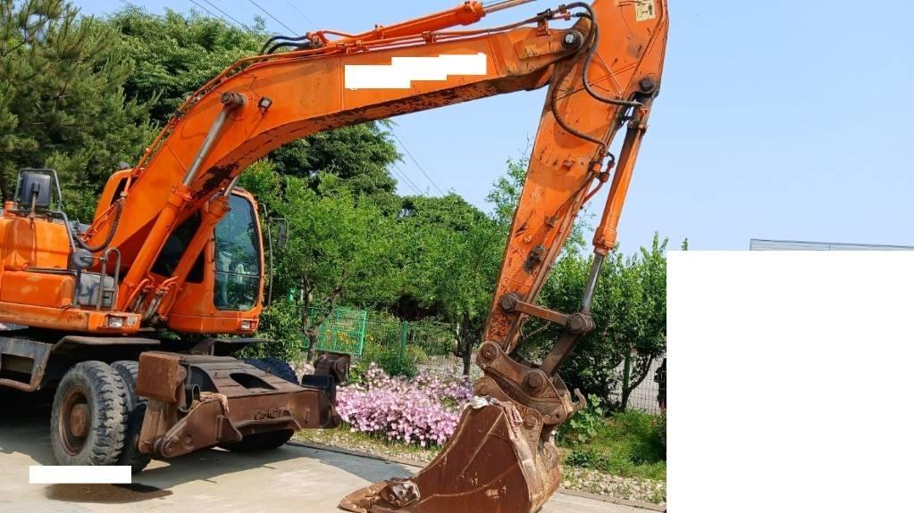 Doosan DX 210 W حفارات بعجل