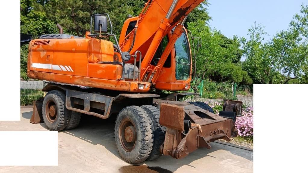 Doosan DX 210 W حفارات بعجل