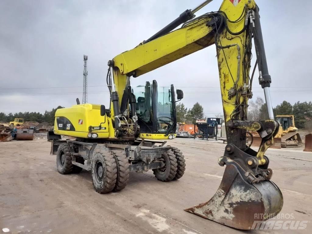 CAT M 322 D حفارات بعجل