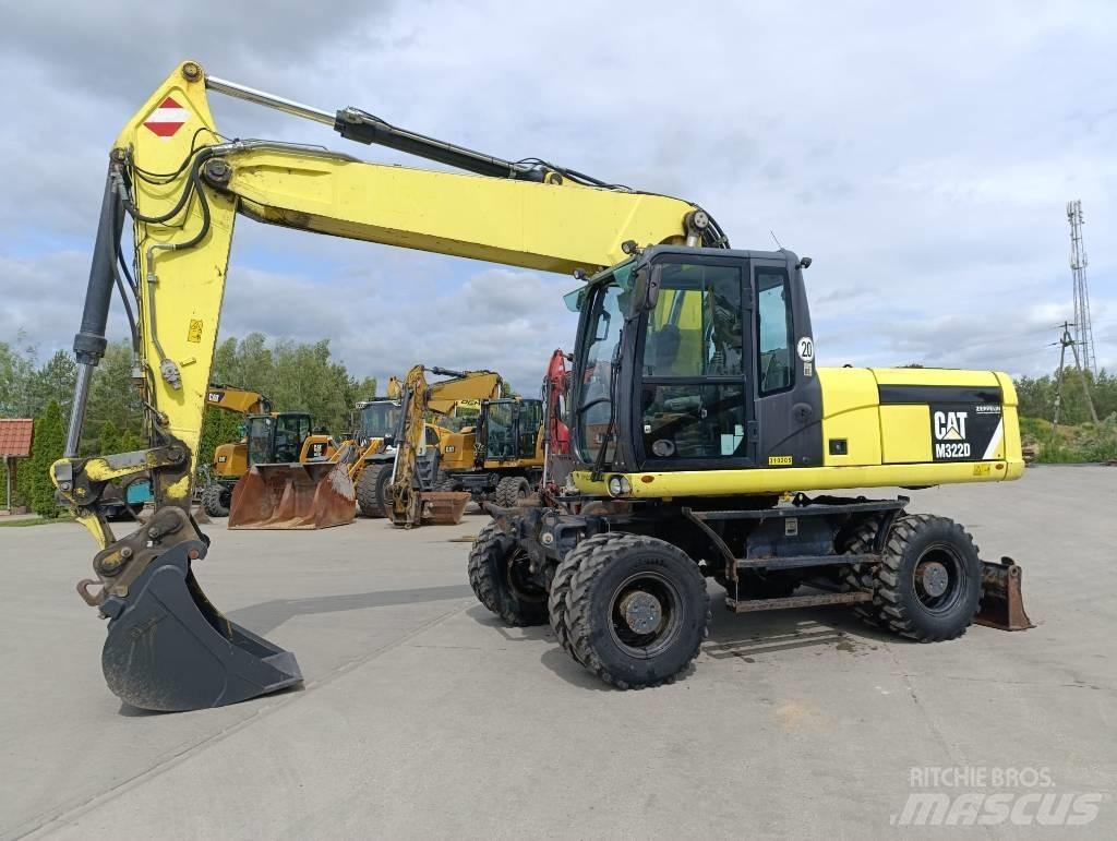 CAT M 322 D حفارات بعجل