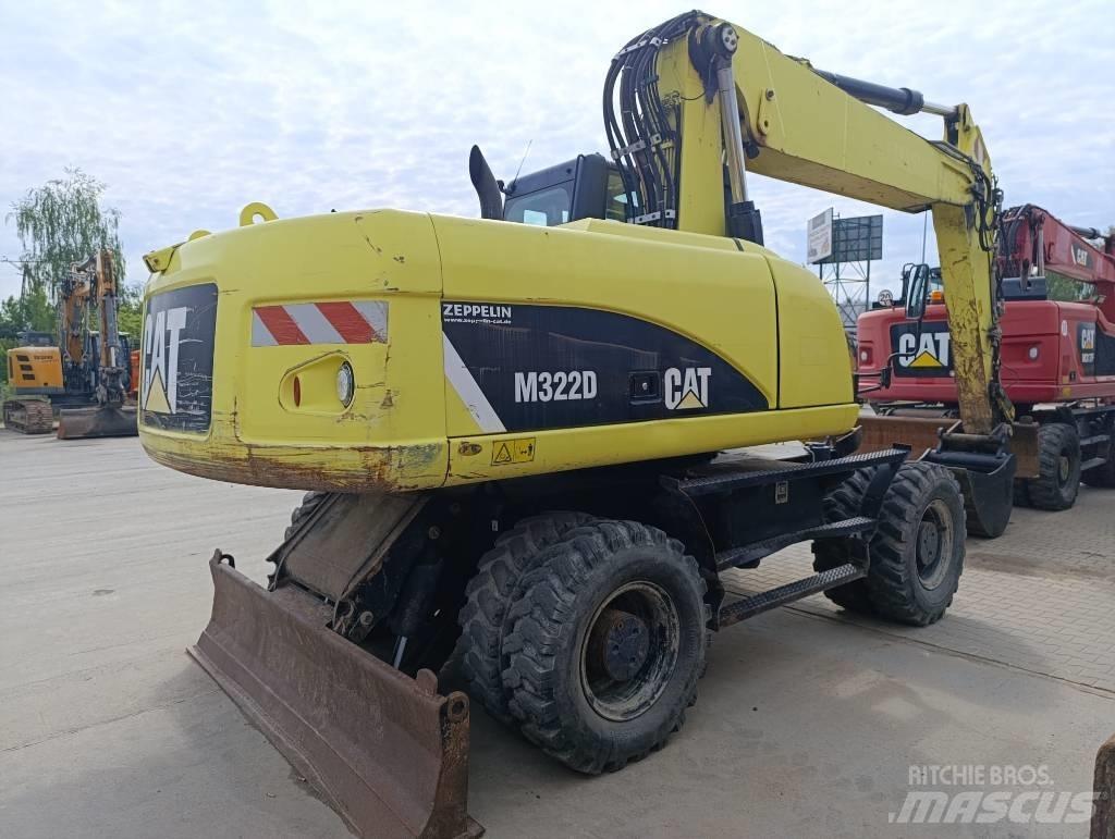 CAT M 322 D حفارات بعجل