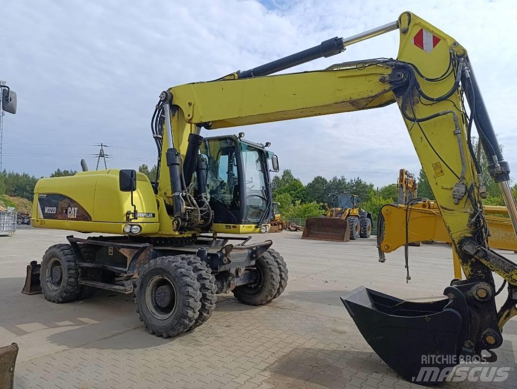 CAT M 322 D حفارات بعجل