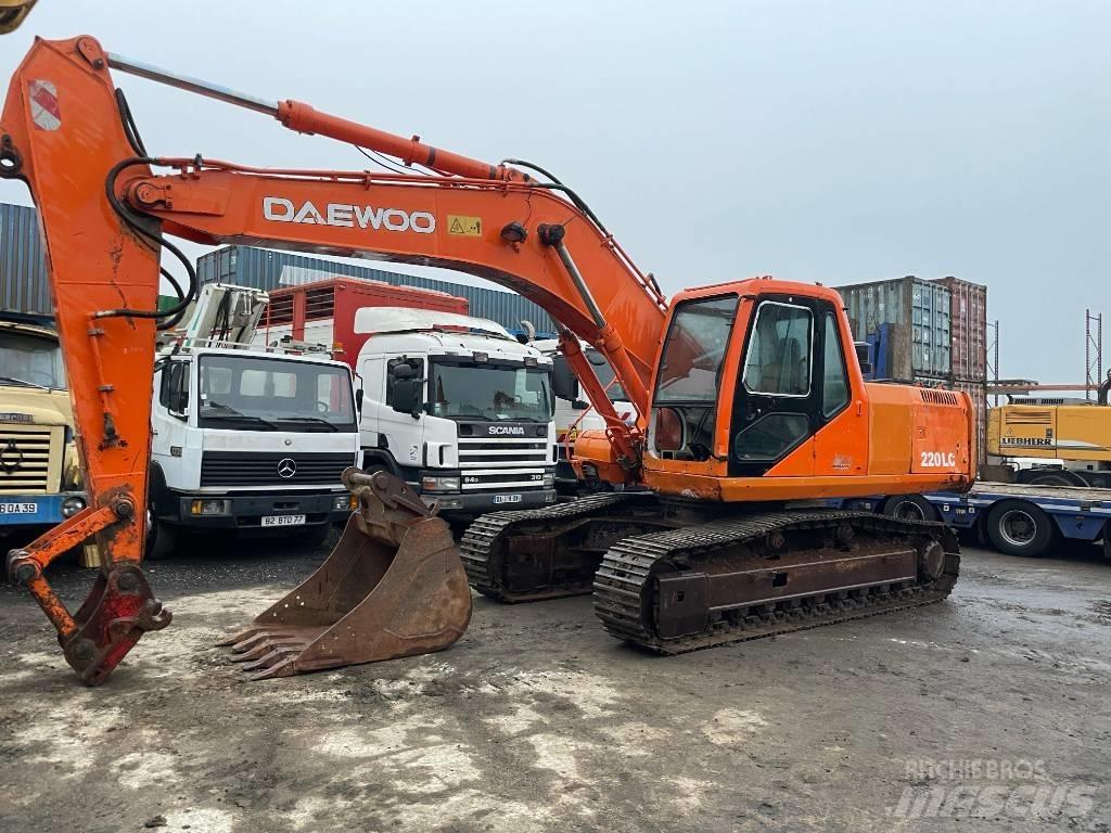 Daewoo Solar 220 LC حفارات زحافة