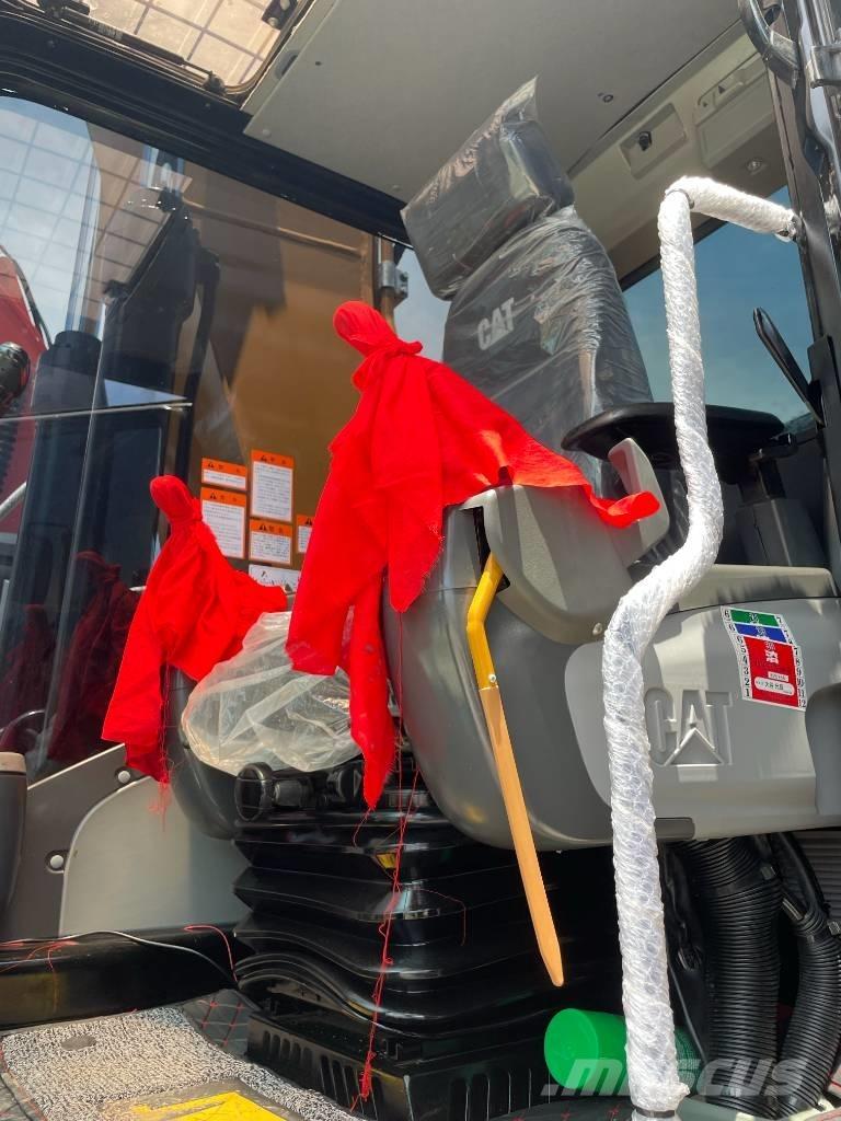 CAT 323D2 حفارات زحافة