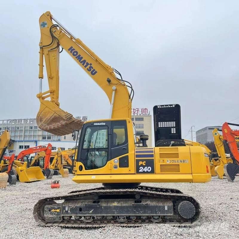 Komatsu PC 240 حفارات زحافة