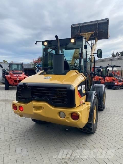 CAT 906 H 2 لوادر بعجل