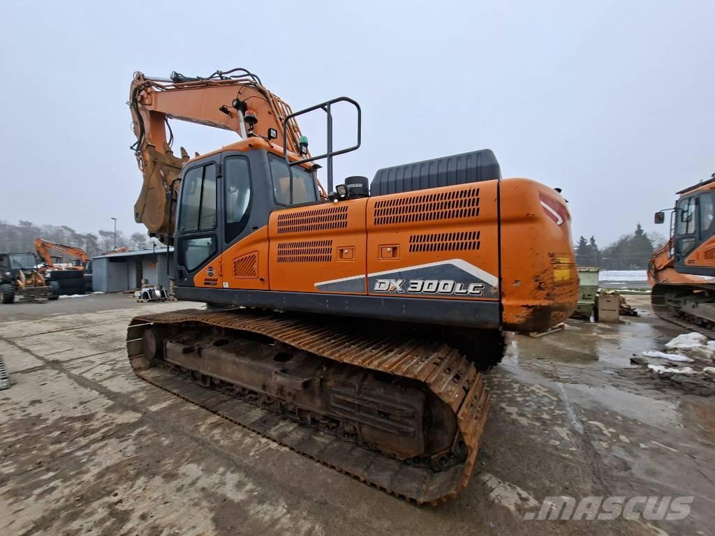 Doosan DX 300 LC-7 حفارات زحافة