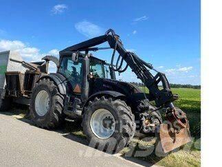 Valtra T 214 D الجرارات