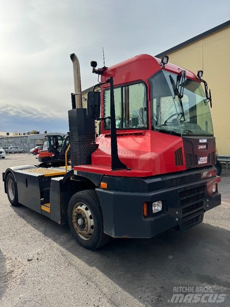 Kalmar T2 شاحنة قاطرة