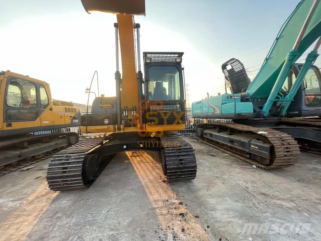 CAT 320 D حفارات زحافة
