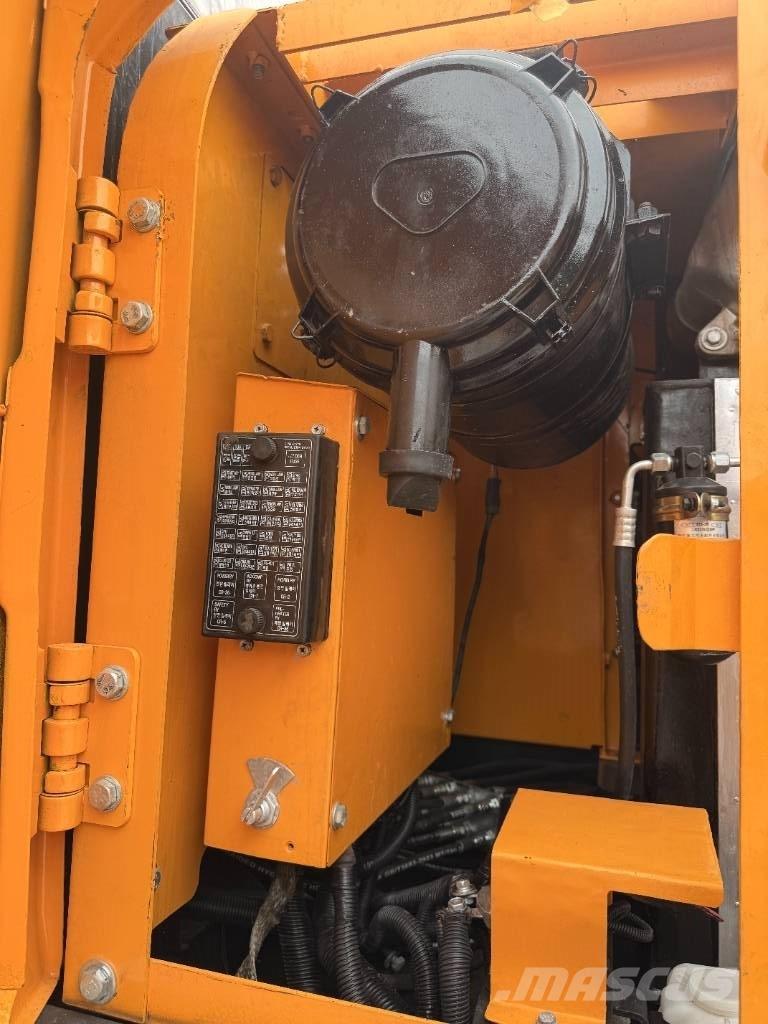 Hyundai HX 220 حفارات زحافة