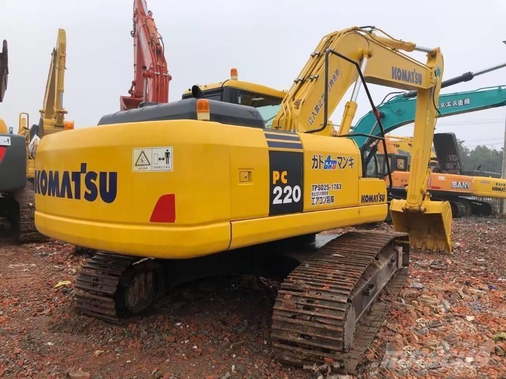 Komatsu pc220-7 حفارات زحافة