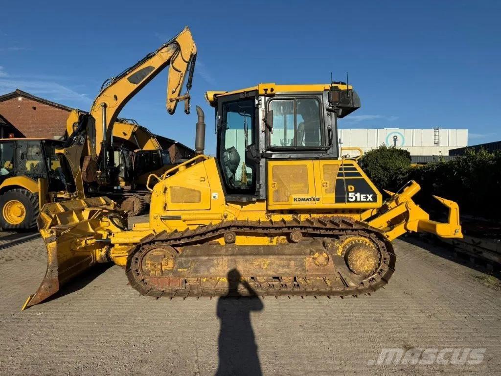 Komatsu D51EX-22 بلدوزرات مجنزرة